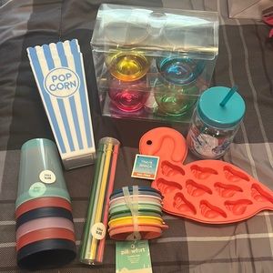 Miscellaneous summer beverage items. Plus pop corn cups.